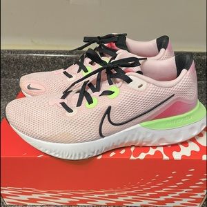 Woman’s nike sneakers size 10